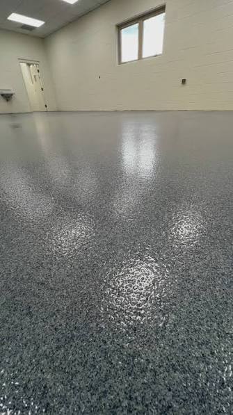 Coloured quartz flooring with a decorative granular finish
