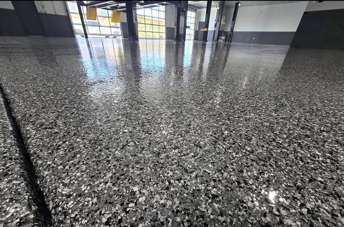 Full broadcast flake epoxy floor with dense, full-coverage flake finish