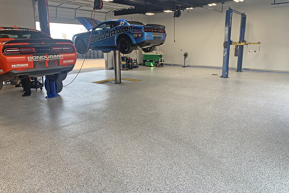 Liquid terrazzo resin floor with a fine speckled aggregate finish